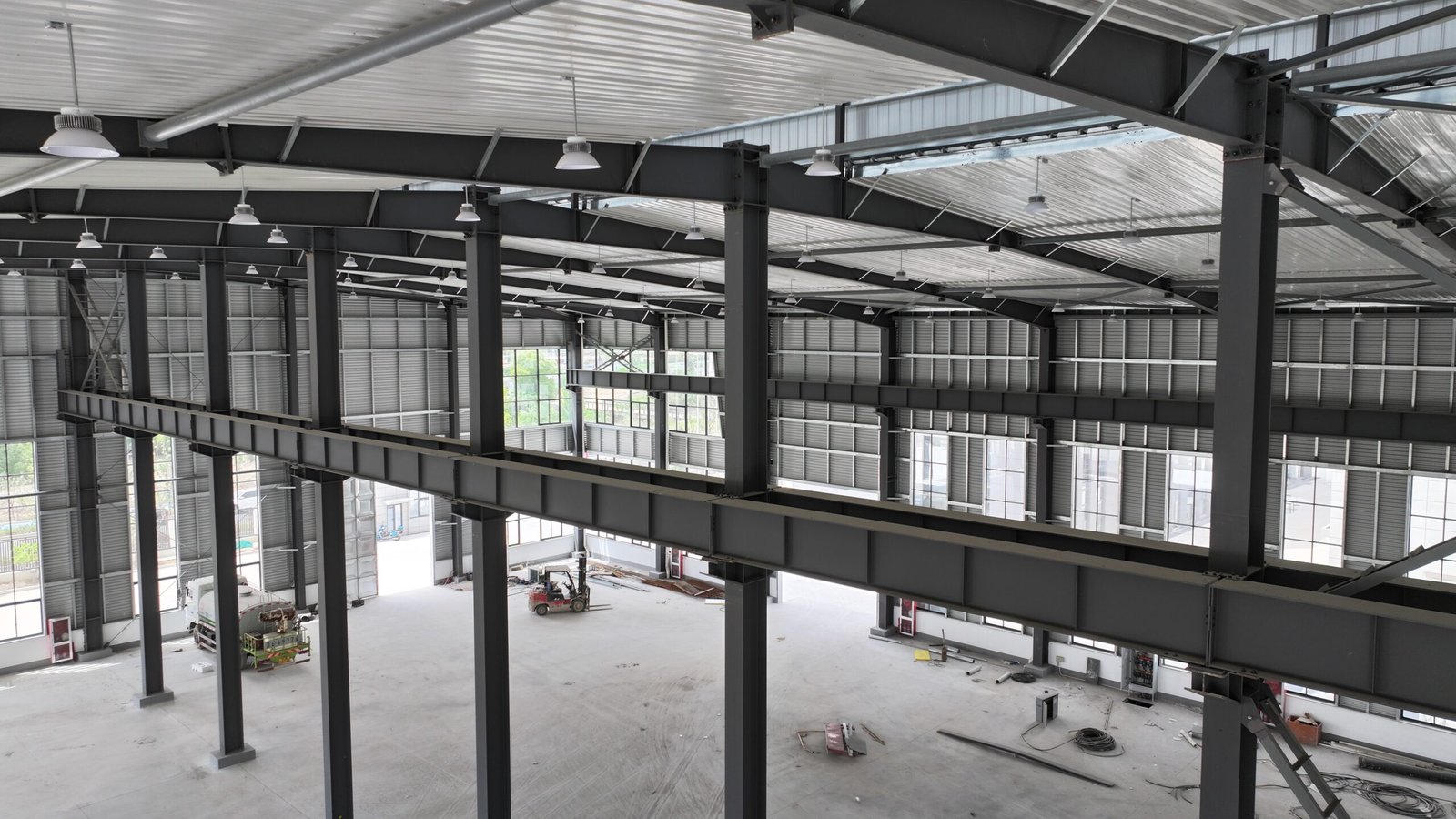 Prefab Metal Kits Mid-Size Light Steel Structure Warehouse With Crane Beam Yuanfang-Steel-Structure-Equipment-Workshop-07