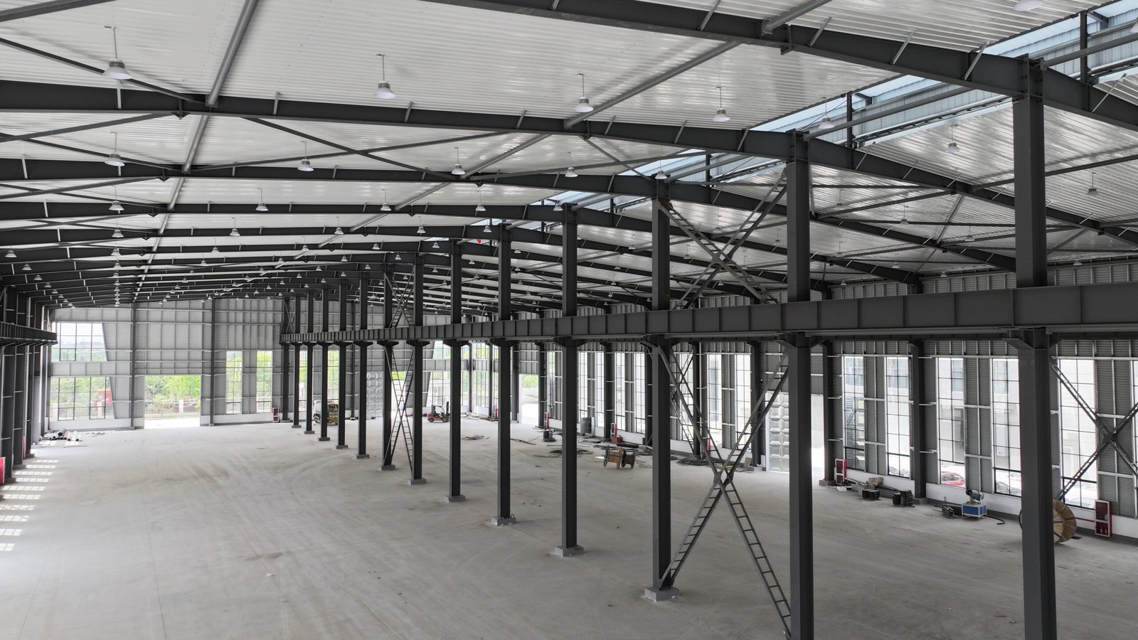 Prefab Metal Kits Mid-Size Light Steel Structure Warehouse With Crane Beam Yuanfang-Steel-Structure-Equipment-Workshop-08