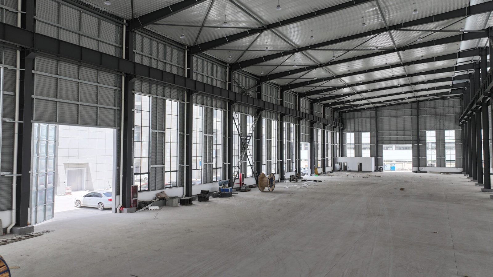 Prefab Metal Kits Mid-Size Light Steel Structure Warehouse With Crane Beam Yuanfang-Steel-Structure-Equipment-Workshop-09