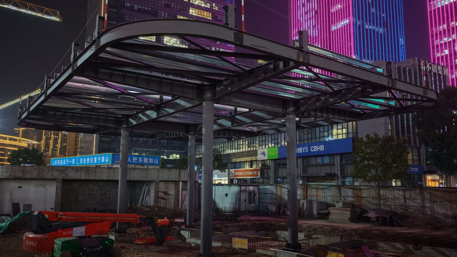 Prefabricated Steel Structure Gas Station with Fireproof & Waterproof Features Yuanfang-Steel-Structure-Gas-Station-04